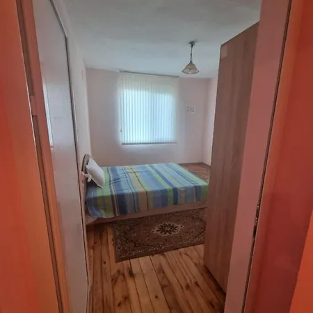 Етаж От Къща
